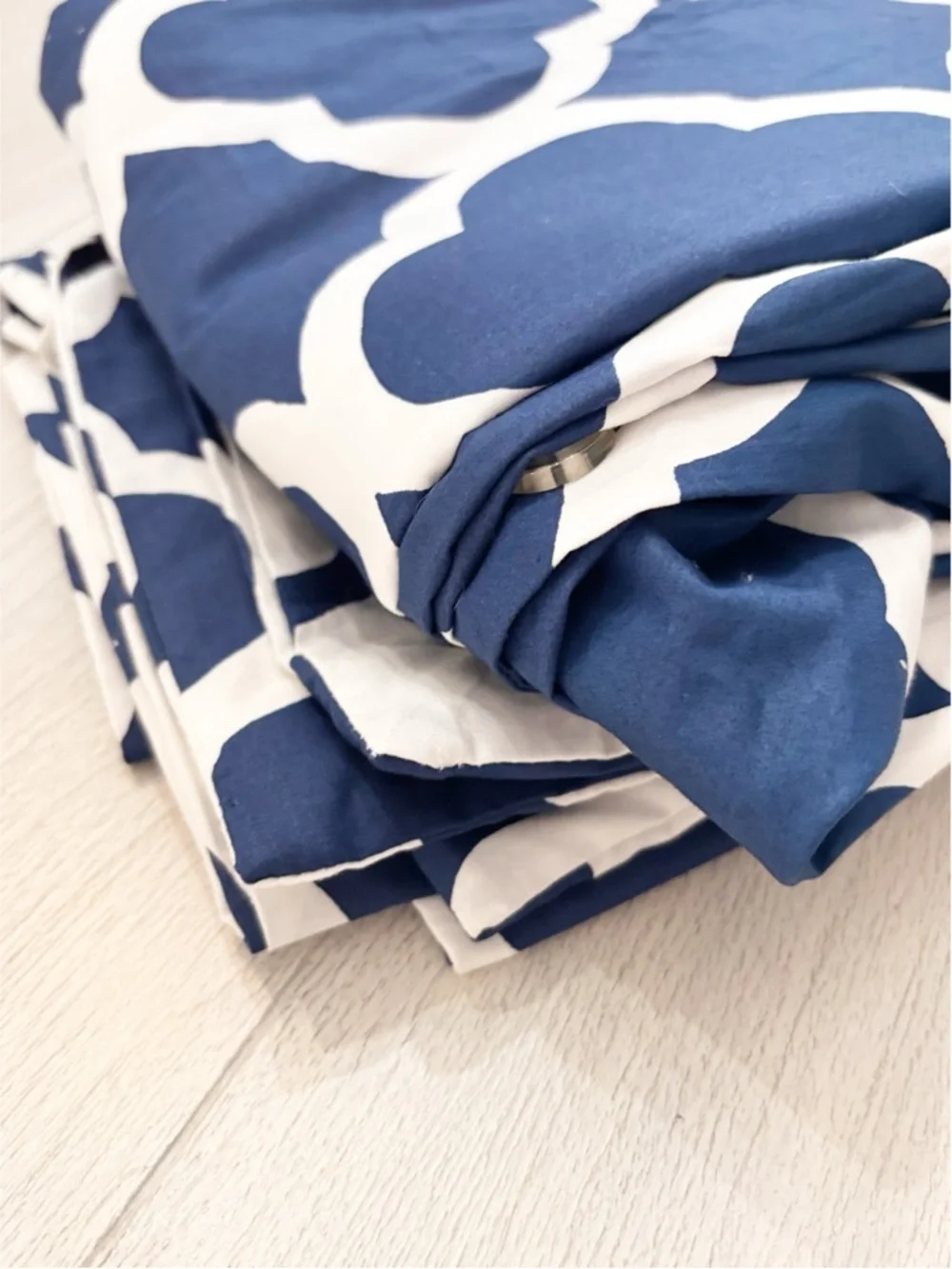 POTTERY BARN TEEN Blue White LUCKY CLOVER Quatrefoil Duvet Cover Twin 68” X 86”